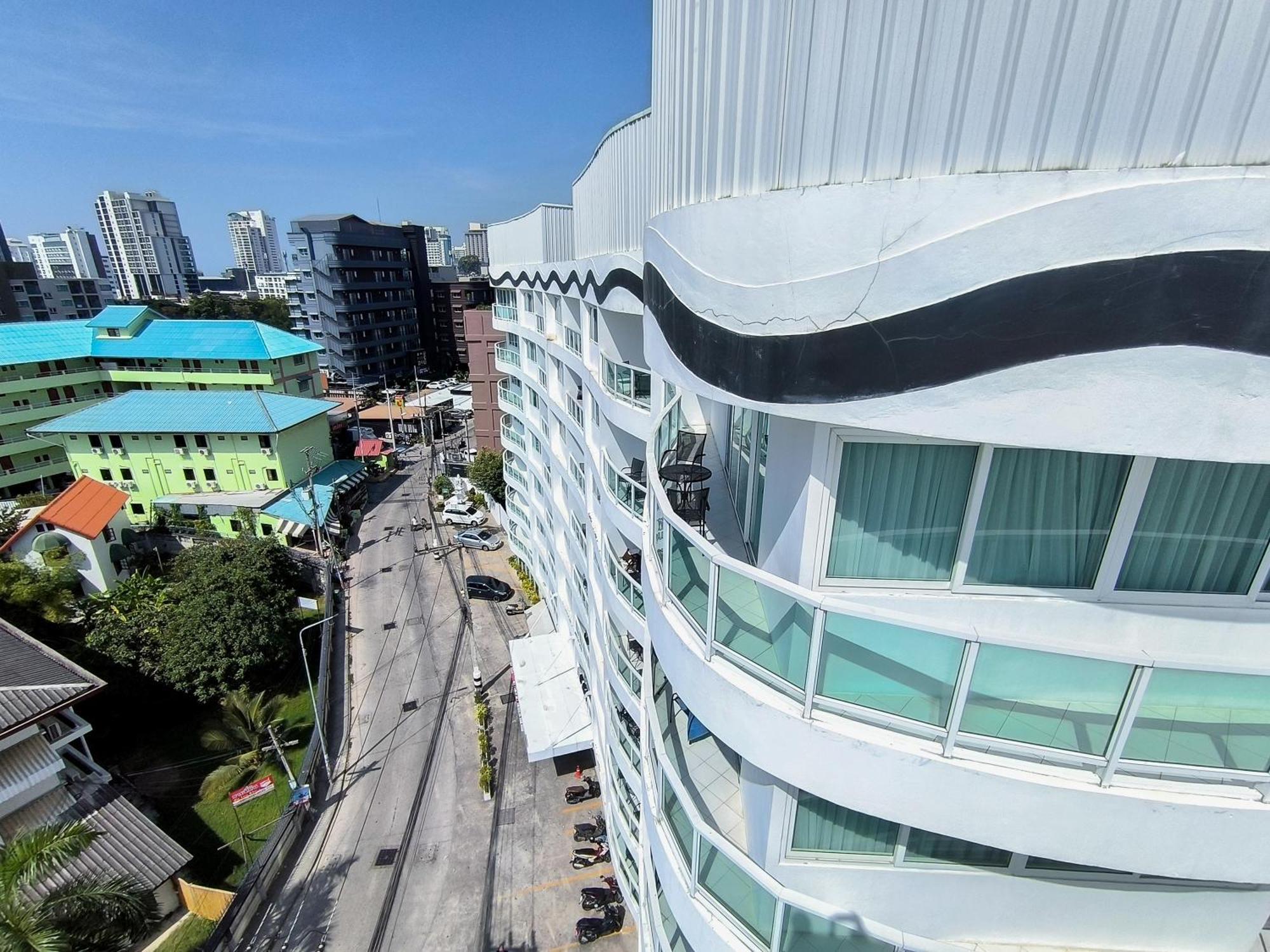 Nova Suites Pattaya By Compass Hospitality Buitenkant foto